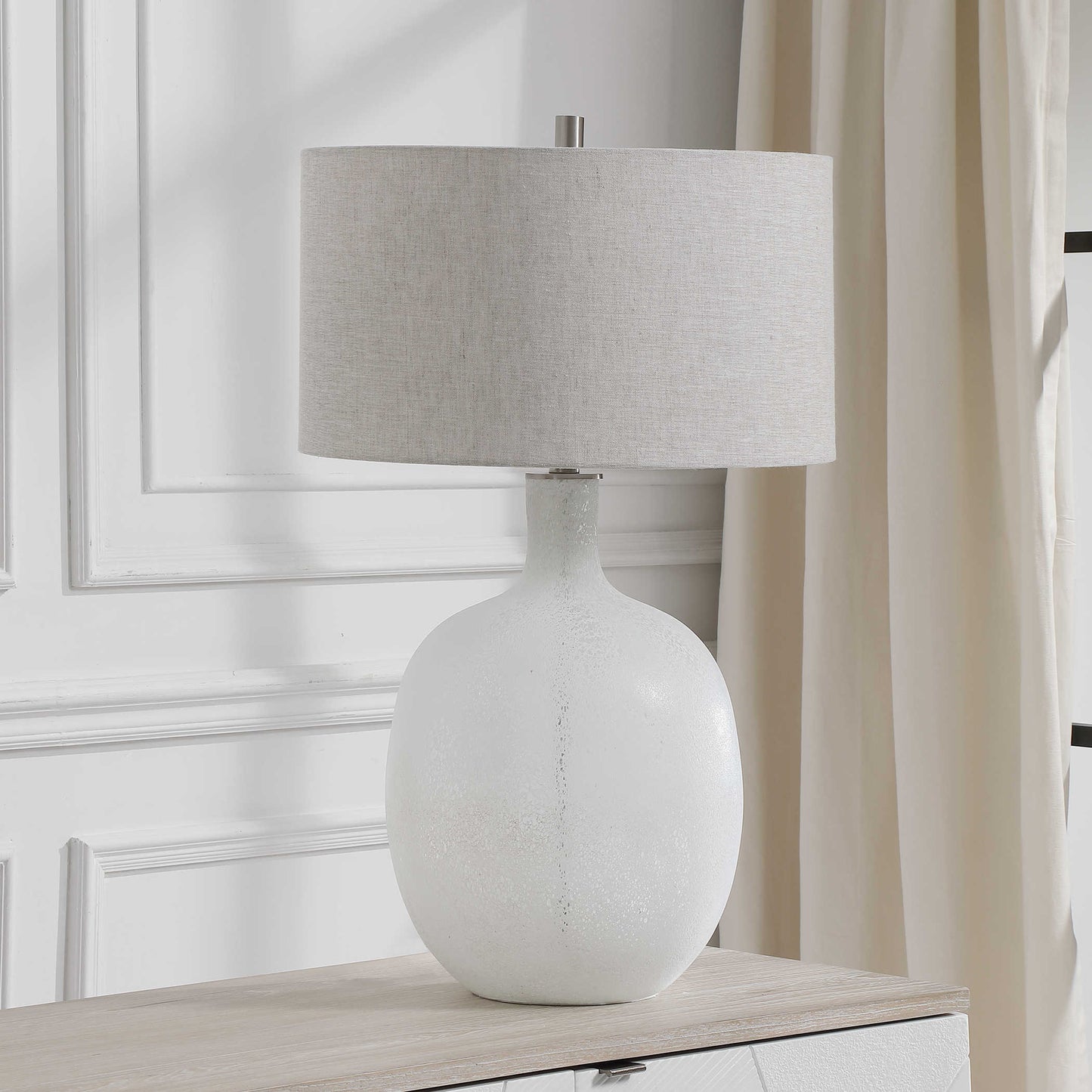 WHITEOUT TABLE LAMP